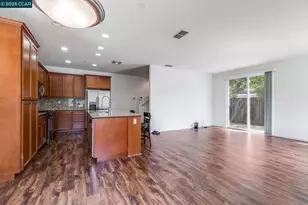 1113 Strawberry Ln, Suisun City, CA 94585 - Photo 5