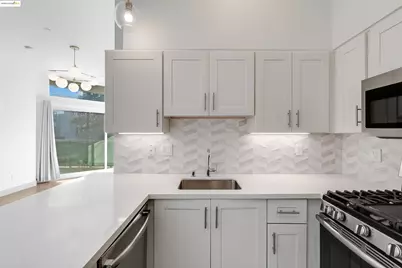 410 Webster St #1, Oakland, CA 94607 - Photo 25