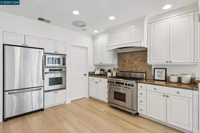 32 Dos Posos, Orinda, CA 94563 - Photo 9