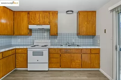 7940 Bancroft Avenue, Oakland, CA 94605 - Photo 27