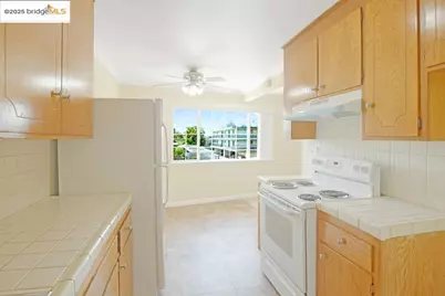 7940 Bancroft Avenue, Oakland, CA 94605 - Photo 9