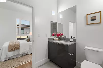 1545 32nd Street #309, Oakland, CA 94608 - Photo 25
