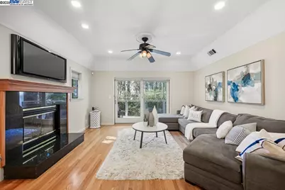 7716 Skyline Blvd, Oakland, CA 94611 - Photo 19
