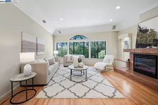 7716 Skyline Blvd, Oakland, CA 94611 - Photo 11