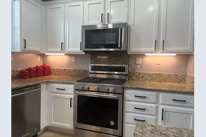 9404 Dunbar Dr, Oakland, CA 94603 - Photo 7