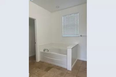 9404 Dunbar Dr, Oakland, CA 94603 - Photo 27