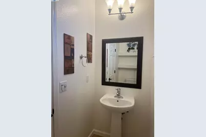 9404 Dunbar Dr, Oakland, CA 94603 - Photo 15