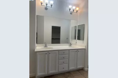 9404 Dunbar Dr, Oakland, CA 94603 - Photo 29