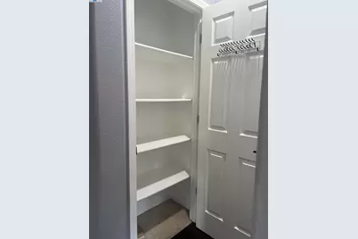 9404 Dunbar Dr, Oakland, CA 94603 - Photo 17