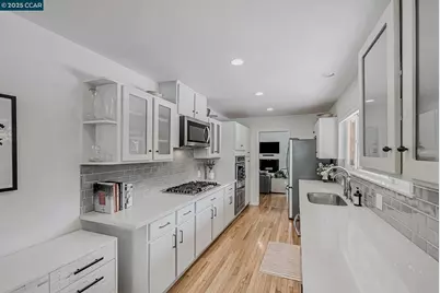 142 Sequoyah View Dr, Oakland, CA 94605 - Photo 11