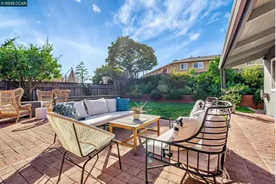 142 Sequoyah View Dr, Oakland, CA 94605 - Photo 27
