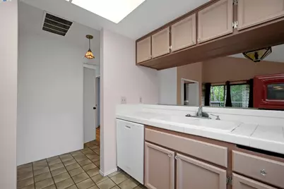 2437 Saint Helena Dr. #3, Hayward, CA 94542 - Photo 7