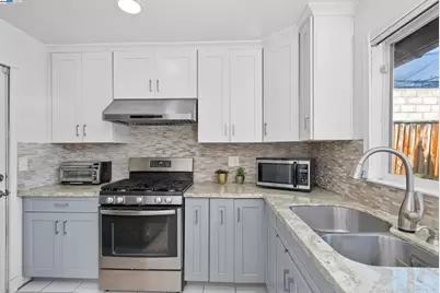 677 Fairway St, Hayward, CA 94544 - Photo 9