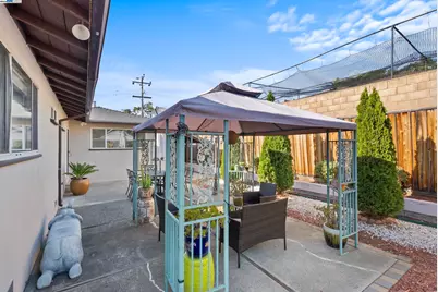 677 Fairway St, Hayward, CA 94544 - Photo 23