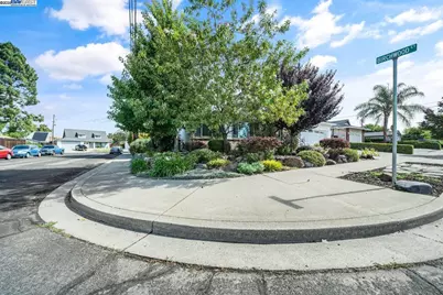 1876 Lynwood Dr, Concord, CA 94519 - Photo 5