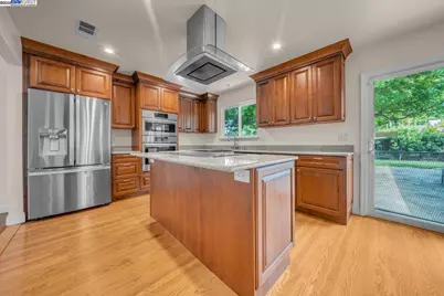 1876 Lynwood Dr, Concord, CA 94519 - Photo 11