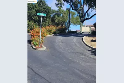 2419 Saint Helena Dr #6, Hayward, CA 94542 - Photo 3