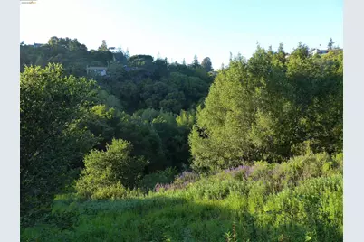 11275 Kerrigan Dr, Oakland, CA 94605 - Photo 7