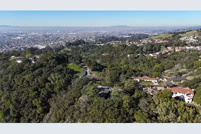 11275 Kerrigan Dr, Oakland, CA 94605 - Photo 23