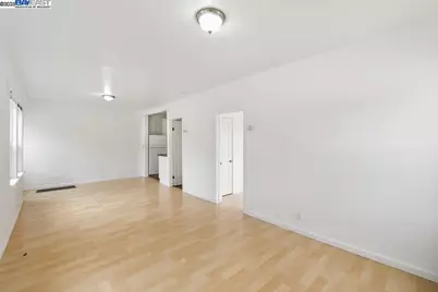 2138 19th Ave, Oakland, CA 94606 - Photo 9