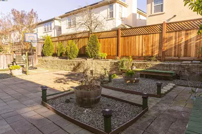 7064 Alder Creek Rd, Vallejo, CA 94591 - Photo 11