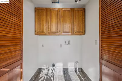 9090 Castlewood St, Oakland, CA 94605 - Photo 39