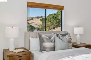 9090 Castlewood St, Oakland, CA 94605 - Photo 29