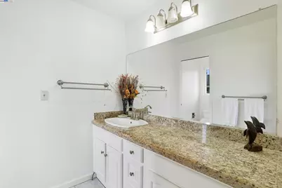 11862 Dublin Green Dr, Dublin, CA 94568 - Photo 25