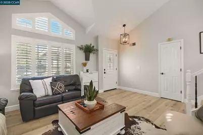 101 Silver Eagle Way, Vacaville, CA 95688 - Photo 5