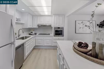 2940 Tice Creek Dr #6, Walnut Creek, CA 94595 - Photo 9