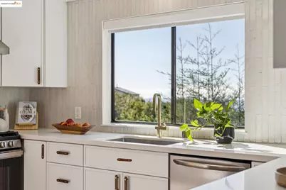 17032 Broadway Ter, Oakland, CA 94611 - Photo 23