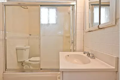 672 33rd St, Oakland, CA 94609 - Photo 29