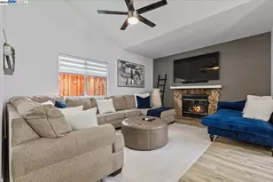60 South St, Tracy, CA 95376 - Photo 3