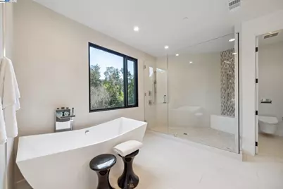 3 West Cir, Oakland, CA 94611 - Photo 31