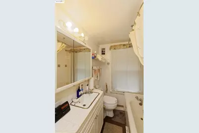 1033 Magnolia St, Oakland, CA 94607 - Photo 21