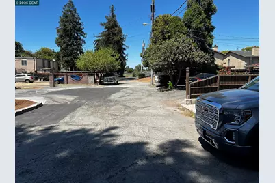 1110 Eureka Lane, Concord, CA 94520 - Photo 31