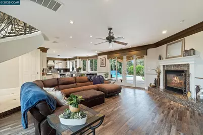 2550 Jenny, Fresno, CA 93720 - Photo 9