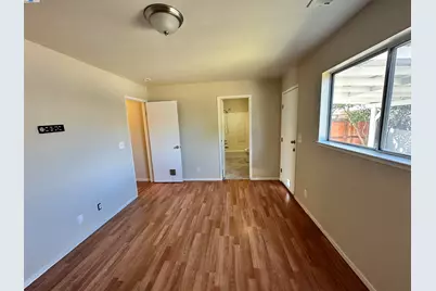 10538 Creekside Cir, Oakland, CA 94603 - Photo 9