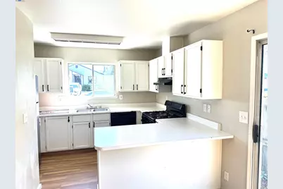 10538 Creekside Cir, Oakland, CA 94603 - Photo 1