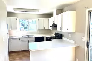 10538 Creekside Cir, Oakland, CA 94603 - Photo 1