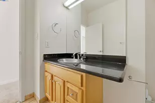 9455 MacArthur Blvd, Oakland, CA 94605 - Photo 31