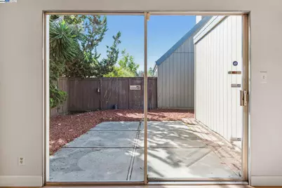 1042 Mangrove Ln, Alameda, CA 94502 - Photo 31