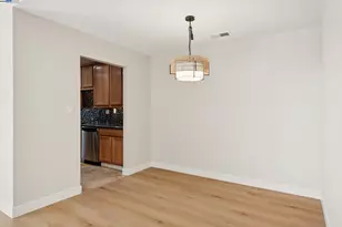 1042 Mangrove Ln, Alameda, CA 94502 - Photo 15