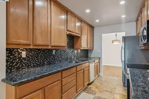 1042 Mangrove Ln, Alameda, CA 94502 - Photo 11