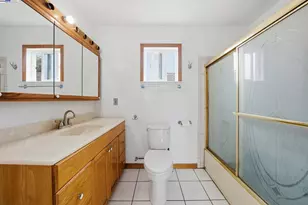 10507 Russet St, Oakland, CA 94603 - Photo 25