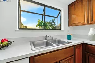 109 Oak Ct, Hercules, CA 94547 - Photo 13