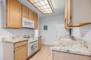 505 Cypress Point Dr, Mountain View, CA 94043 - Photo 17