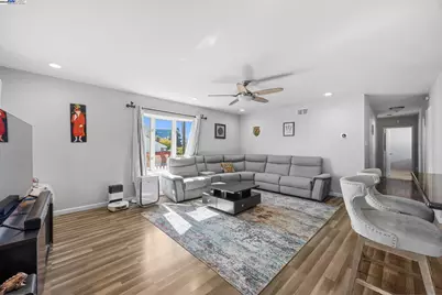 19695 Bernal St, Castro Valley, CA 94546 - Photo 11