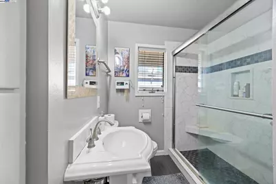 19695 Bernal St, Castro Valley, CA 94546 - Photo 17