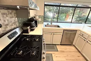 2561 Yerba Bank Ct, San Jose, CA 95121 - Photo 11